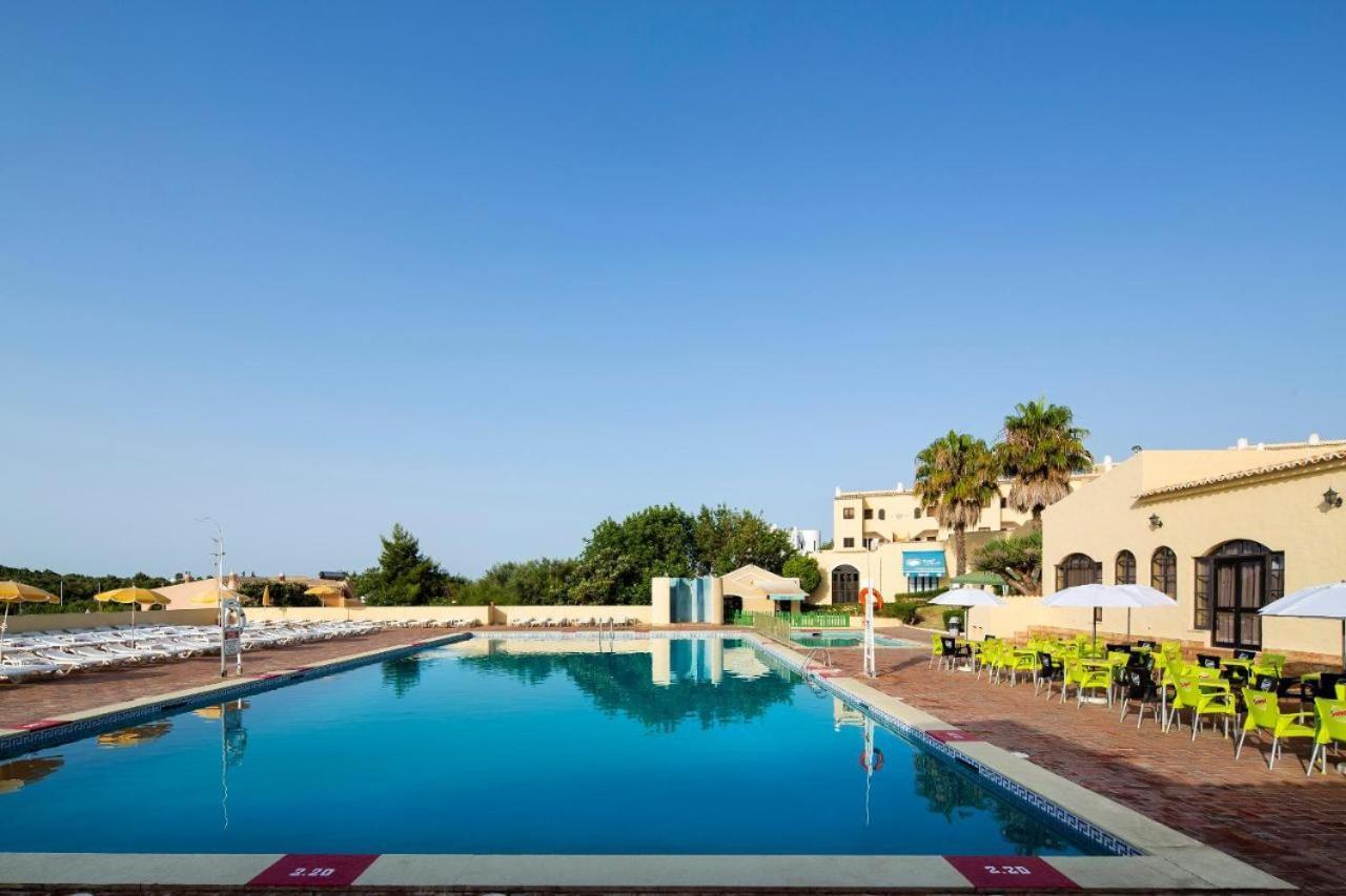 Lovely One Bedroom Apartment In Alvor Exterior foto